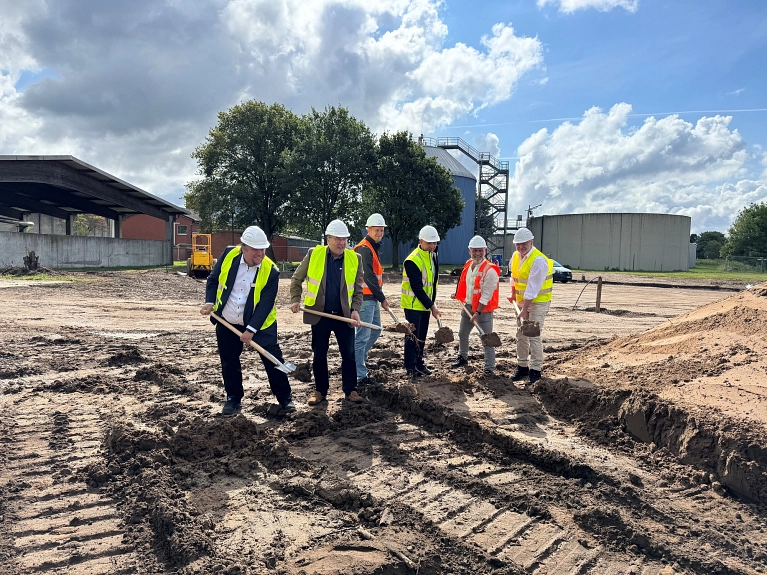 Erster Spatenstich für den Bau des Energiezentrums auf der Kläranlage Achim.
